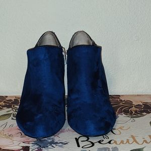 Heel booties